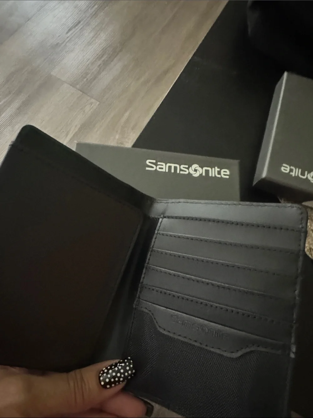 Samsonite Black Leather Fold Wallet with Stitched Detail